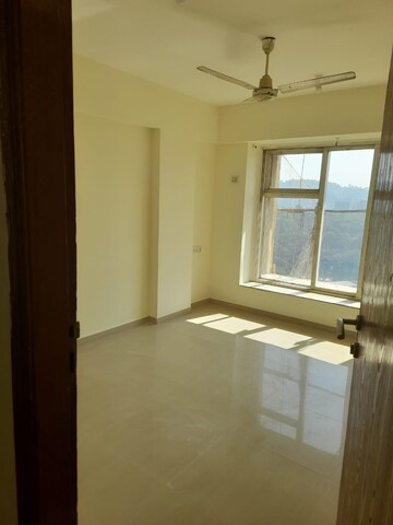 Room in 2 BHK Apartment at Shrishti Synchronicity, Chandivali – for Rent