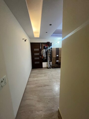Room in 3.5 BHK Apartment at Paschim Vihar – for Rent