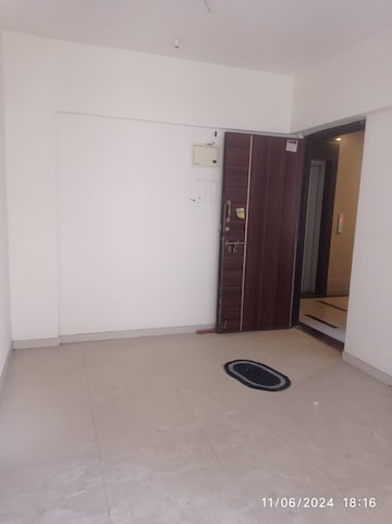 Room in 1 BHK Apartment at Bhoomi Samarth, Goregaon East – for Rent