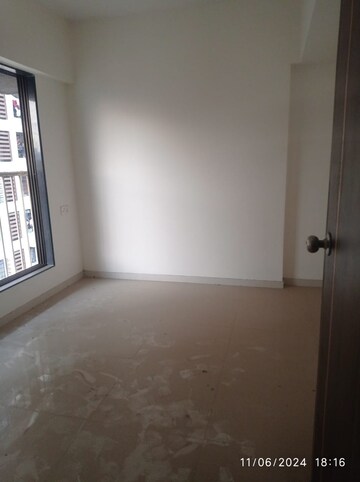 Room in 1 BHK Apartment at Bhoomi Samarth, Goregaon East – for Rent