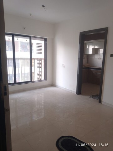Room in 1 BHK Apartment at Bhoomi Samarth, Goregaon East – for Rent