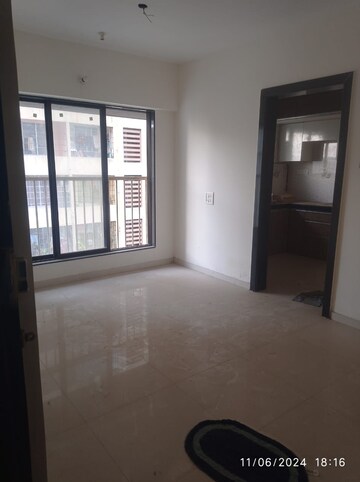 Room in 1 BHK Apartment at Bhoomi Samarth, Goregaon East – for Rent