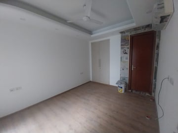 Room in 4 BHK Builder Floor at New Friends Colony – for Rent
