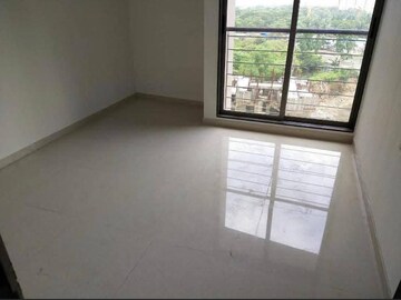 Room in 2 BHK Apartment at Runwal Eirene, Balkum Pada – for Rent
