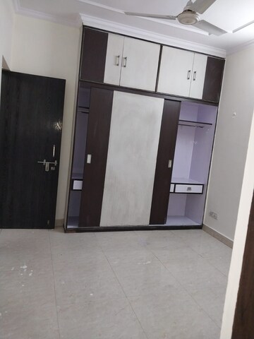 Room in 2.5 BHK Builder Floor at Paschim Vihar – for Rent