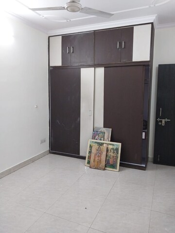 Room in 2.5 BHK Builder Floor at Paschim Vihar – for Rent