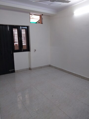 Master Bedroom in 2.5 BHK Builder Floor at Paschim Vihar – for Rent