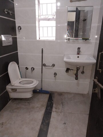 Master Bedroom in 2.5 BHK Builder Floor at Paschim Vihar – for Rent