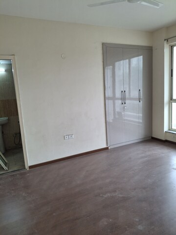 2.5 BHK Apartment For Rent in Imperia Esfera, Sector 37c