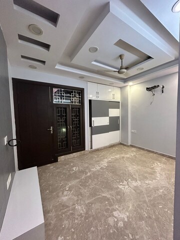 Room in 3.5 BHK Apartment at Paschim Vihar – for Rent