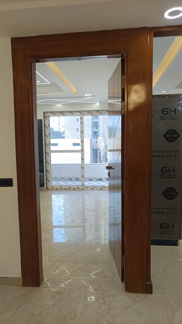 Furnished Amenities in 4 BHK Builder Floor at Universal Greens, Sector 85 – for Sale