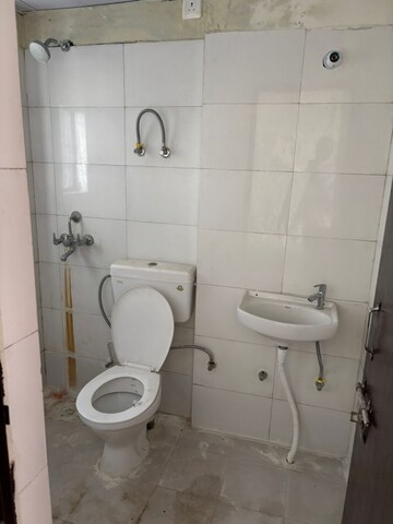 Master Bedroom in 3 BHK Apartment at Amolik Sankalp, Sector 85 – for Rent
