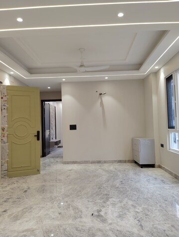 Building Lobby in 3.5 BHK Apartment at Paschim Vihar – for Rent