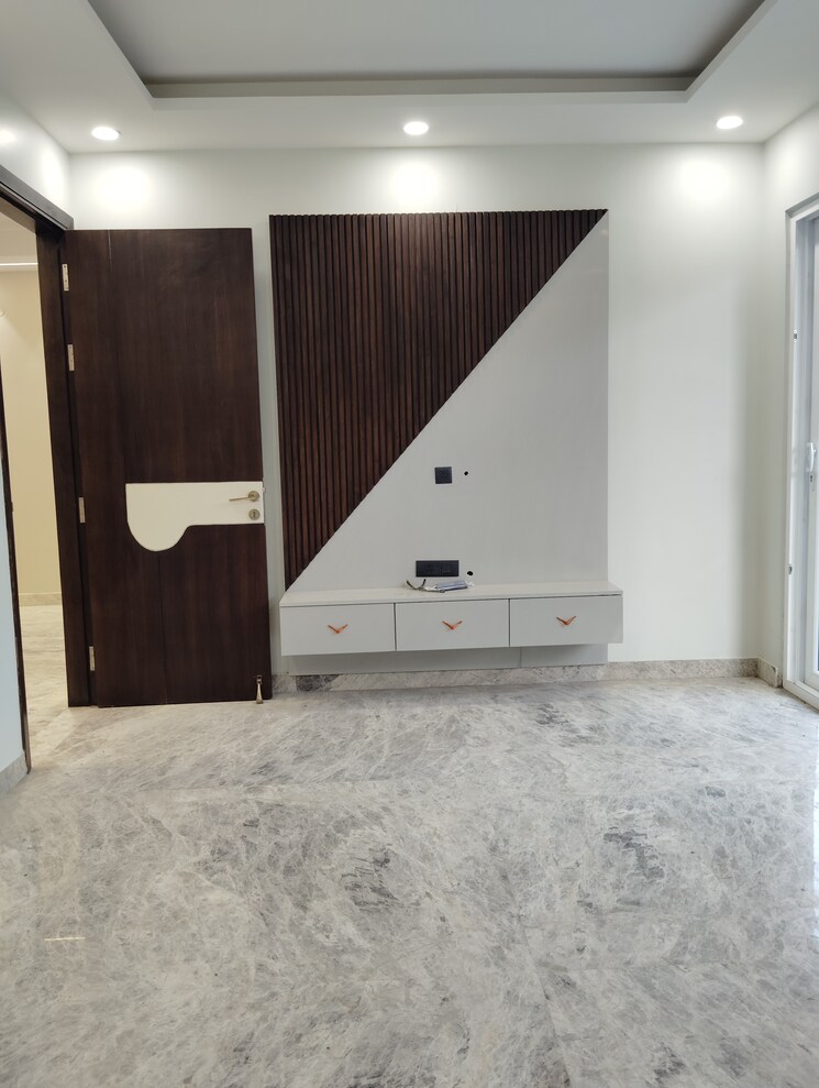 Room, paschim vihar 3.5 Bedroom 1300 Sq.Ft. Apartment In Paschim Vihar Delhi 8041558