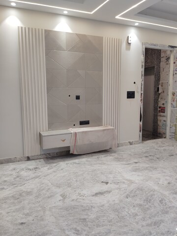 Bathroom in 3.5 BHK Apartment at Paschim Vihar – for Rent