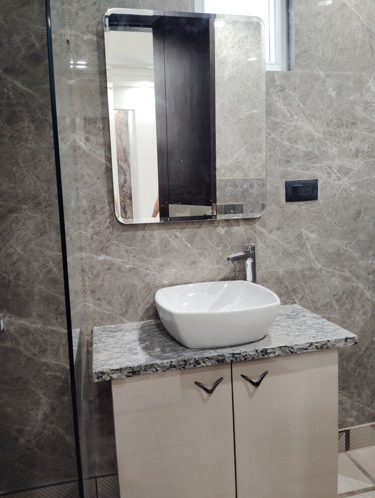 Bathroom, paschim vihar 3.5 Bedroom 1300 Sq.Ft. Apartment In Paschim Vihar Delhi 8041558