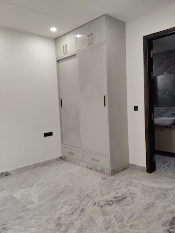 Building Lobby in 3.5 BHK Apartment at Paschim Vihar – for Rent