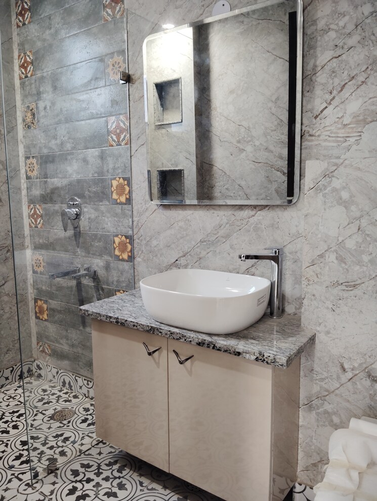 Bathroom, paschim vihar 3.5 Bedroom 1300 Sq.Ft. Apartment In Paschim Vihar Delhi 8041558