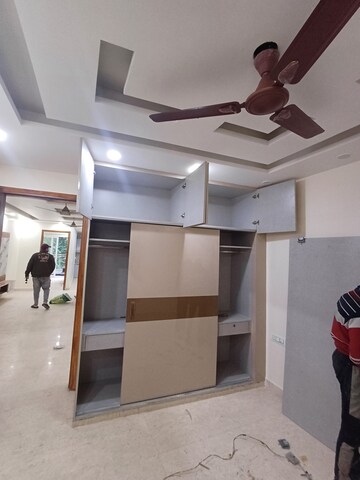 Furnished Amenities in 3 BHK Builder Floor at Ramesh Nagar – for Rent