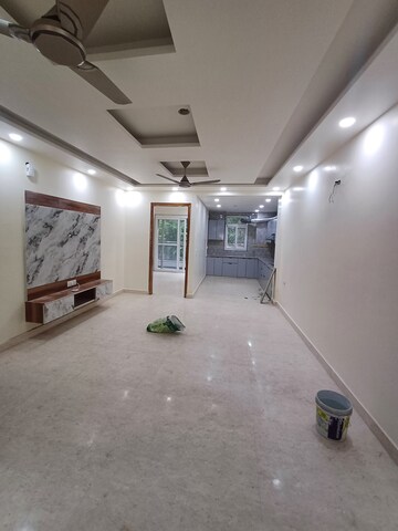 Furnished Amenities in 3 BHK Builder Floor at Ramesh Nagar – for Rent