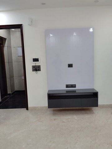 Master Bedroom in 3 BHK Apartment at Paschim Vihar – for Rent