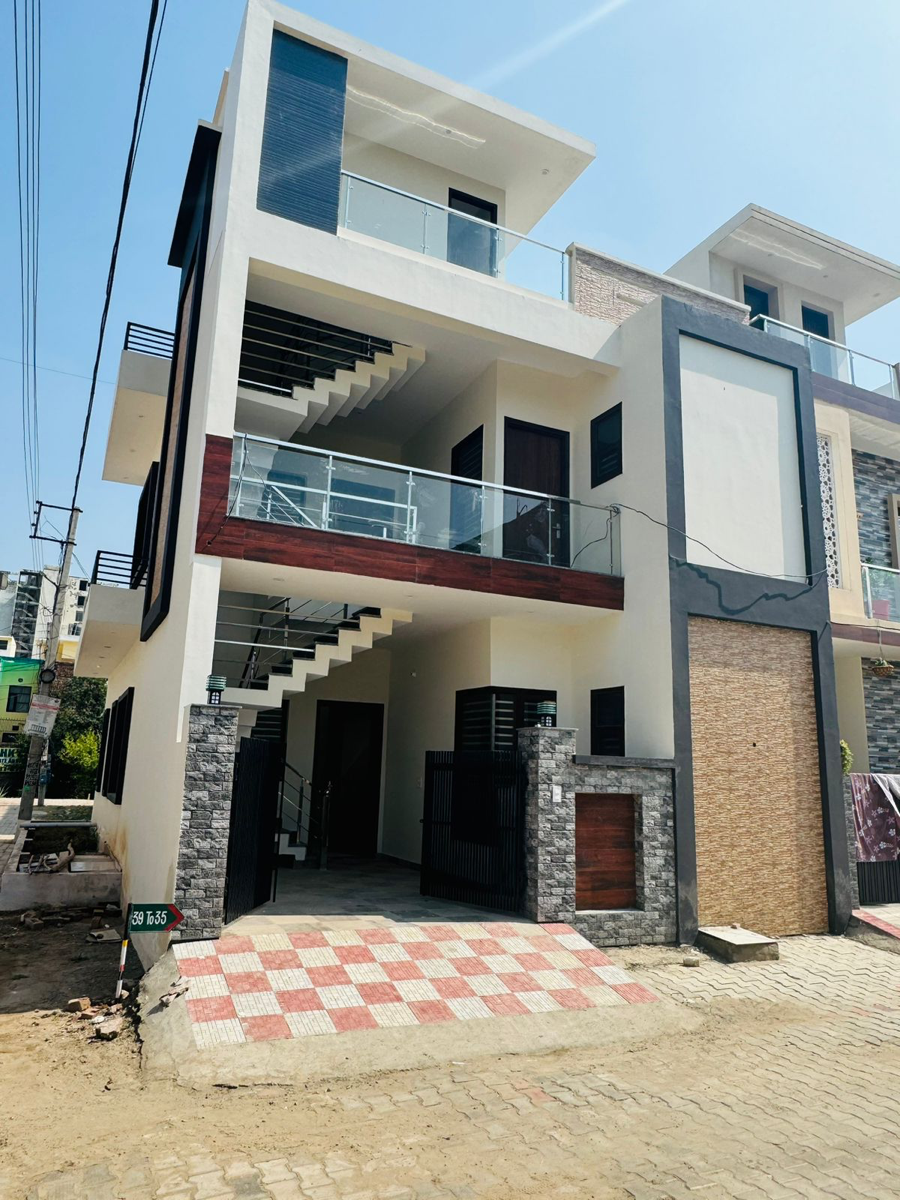 4 BHK + Servant Room,Study Room,Extra Room Independent House For Sale in Sector 127