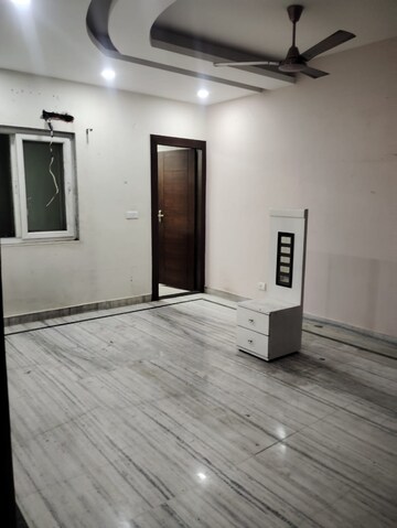 Room in 4 BHK Apartment at RWA Apartments Sector 50, Sector 50 – for Rent