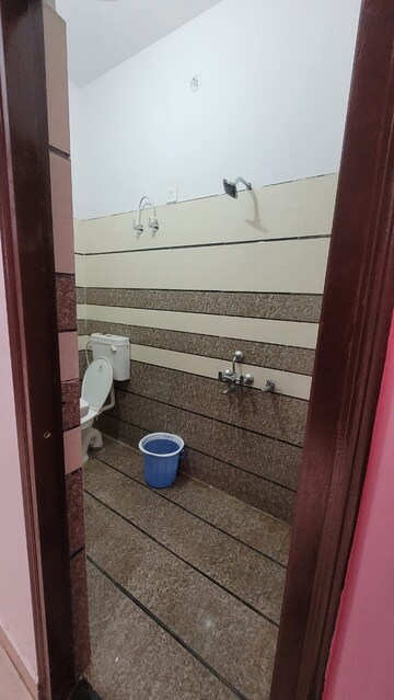 Bathroom in 3 BHK Independent House at Tiwaripur – for Rent