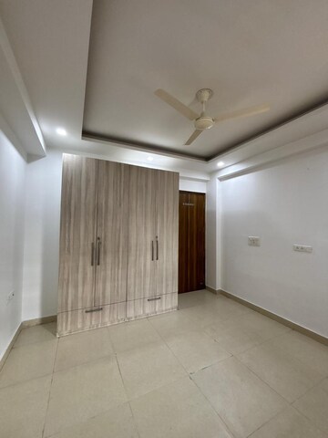 Room in 3 BHK Builder Floor at Sector 51 – for Rent