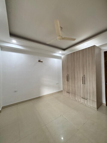 Room in 3 BHK Builder Floor at Sector 51 – for Rent