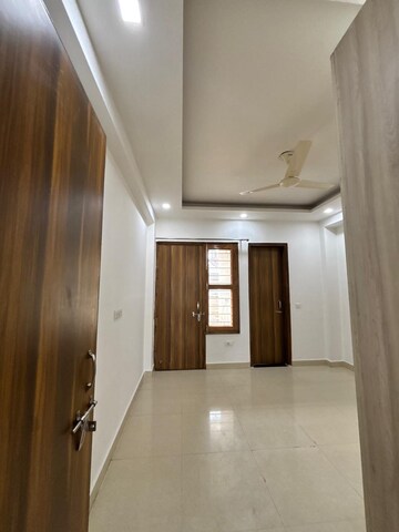 Building Lobby in 3 BHK Builder Floor at Sector 51 – for Rent
