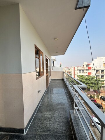 Building Lobby in 3 BHK Builder Floor at Sector 51 – for Rent