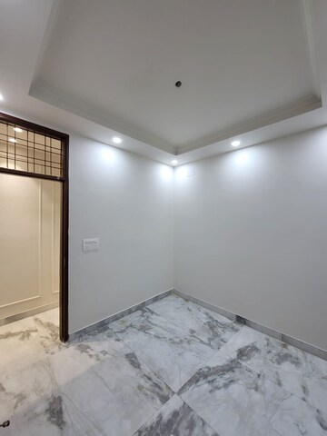 Room in 2 BHK Builder Floor at Lajpat Nagar – for Rent