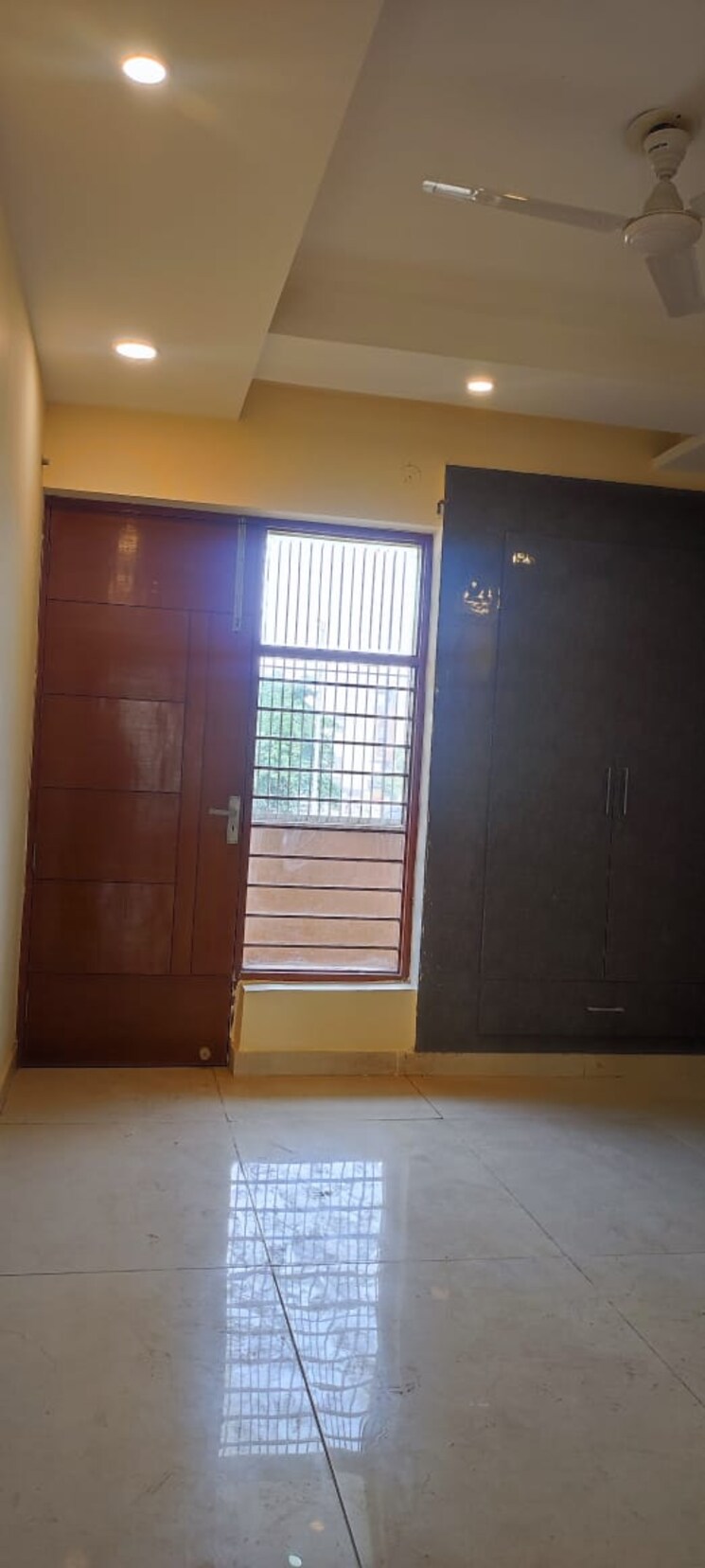 Room, bptp-park-central 3 Bedroom 250 Sq.Yd. Builder Floor In Sector 85 Faridabad 8041777