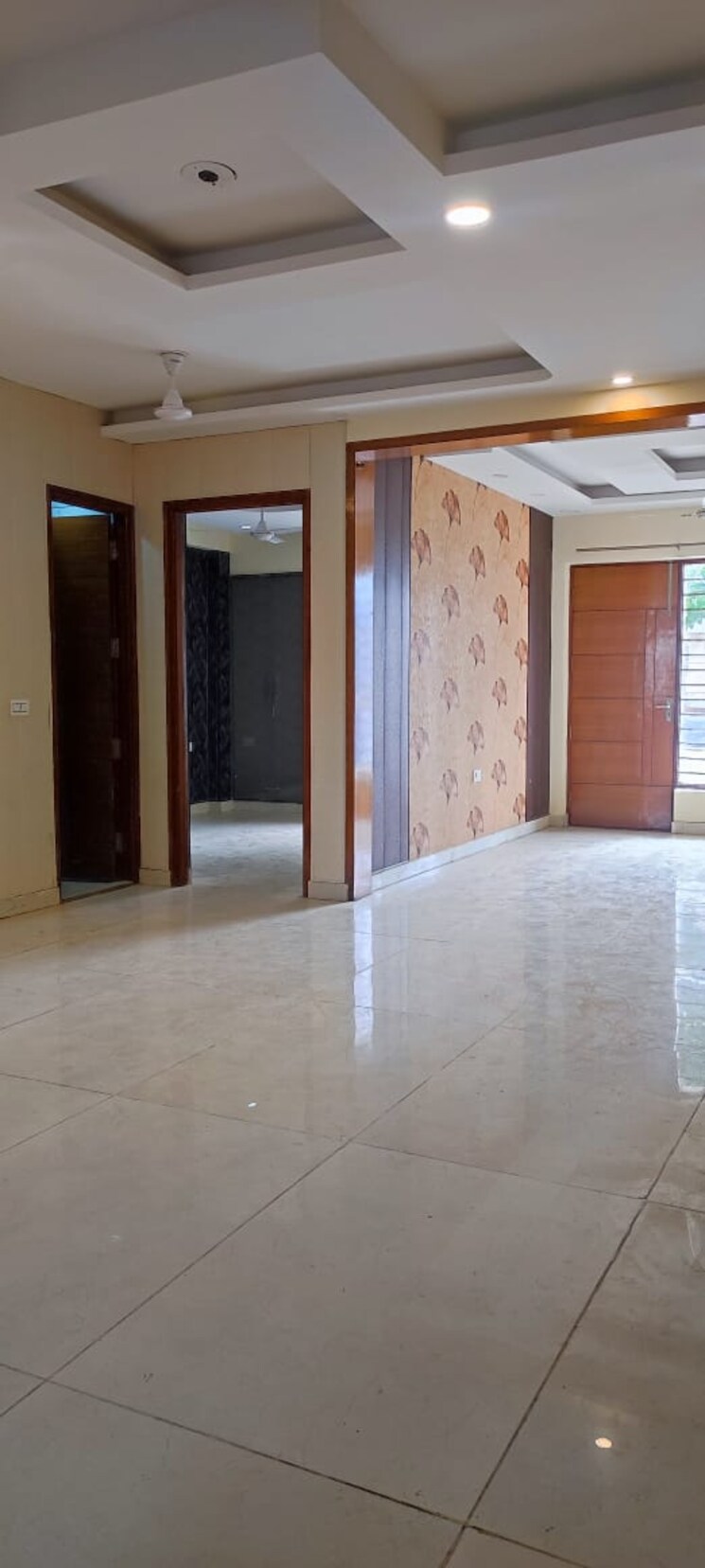 Room, bptp-park-central 3 Bedroom 250 Sq.Yd. Builder Floor In Sector 85 Faridabad 8041777