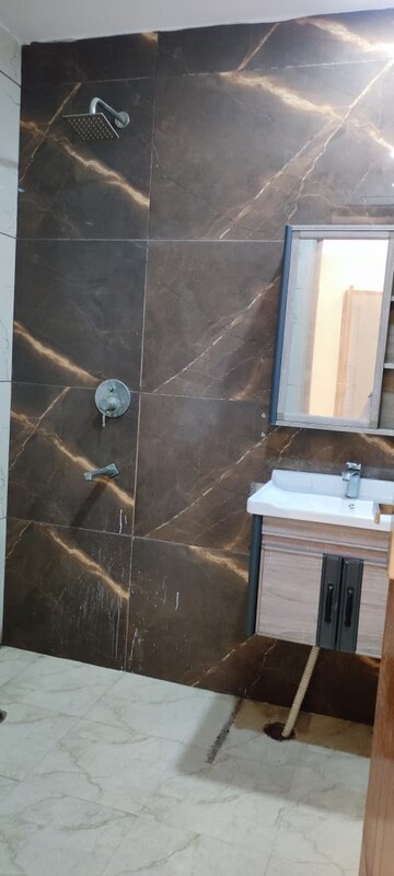 Furnished Amenities in 3 BHK Builder Floor at BPTP Park Central, Sector 85 – for Sale
