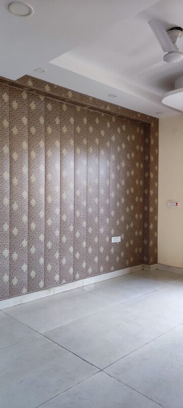 Room in 3 BHK Builder Floor at BPTP Park Central, Sector 85 – for Sale