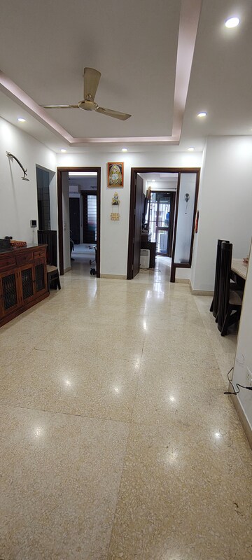 Room in 2 BHK Builder Floor at Lajpat Nagar – for Rent