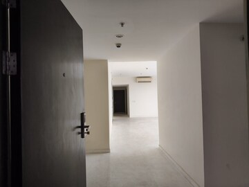 Room in 4 BHK Apartment at Tata Primanti-Tower Residences, Sector 72 – for Sale