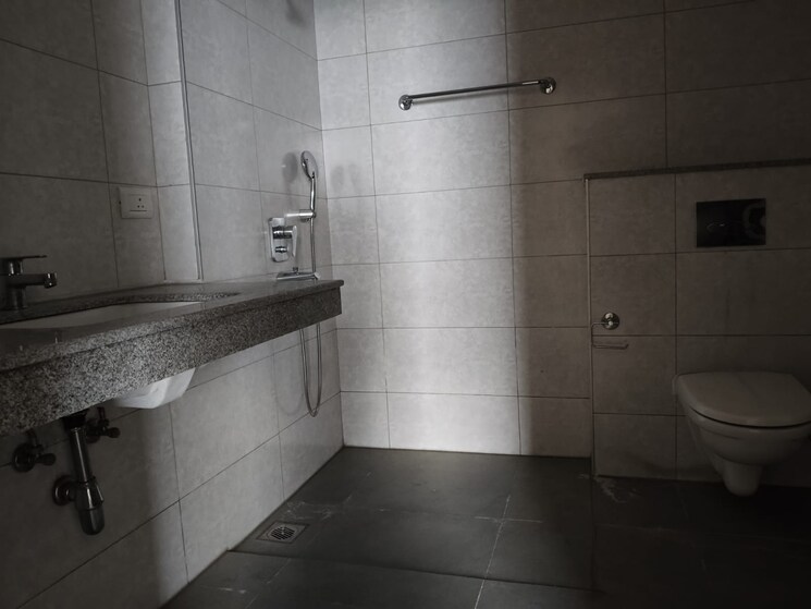 Bathroom, tata-primanti-tower-residences 4 Bedroom 2905 Sq.Ft. Apartment In Sector 72 Gurgaon 8041814