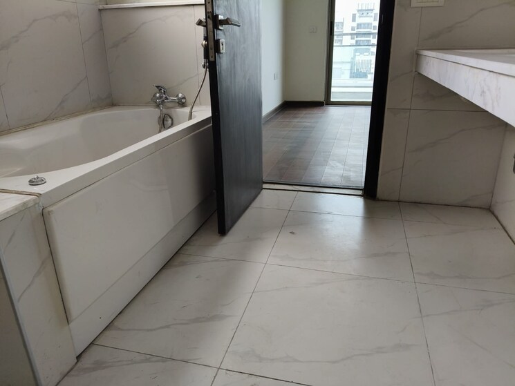 Bathroom, tata-primanti-tower-residences 4 Bedroom 2905 Sq.Ft. Apartment In Sector 72 Gurgaon 8041814
