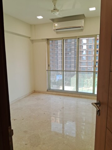 Room in 2.5 BHK Apartment at Ekta Tripolis, Goregaon West – for Rent