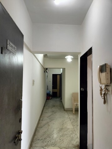 Room in 1 BHK Apartment at Mantri Park, Goregaon East – for Rent