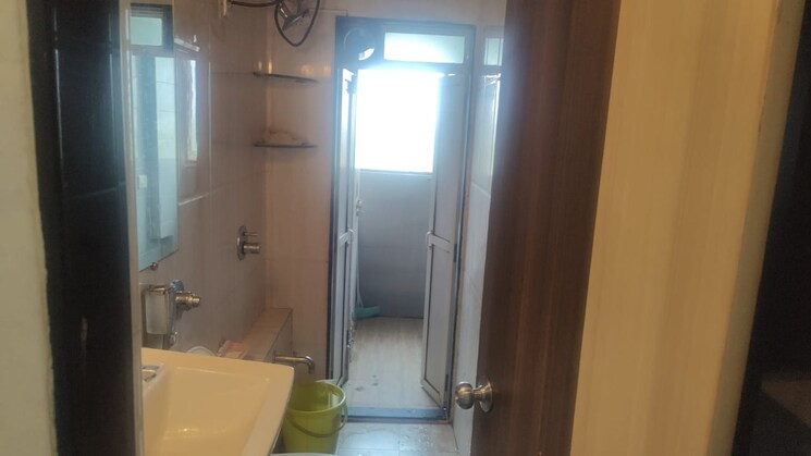 Bathroom, mantri-serene 1 Bedroom 600 Sq.Ft. Apartment In Goregaon East Mumbai 8041901