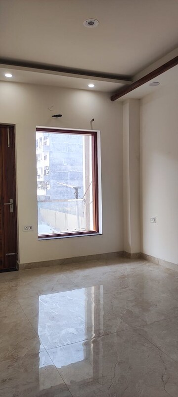 Room in 3 BHK Builder Floor at Fidato Honour Homes, Sector 89 – for Sale