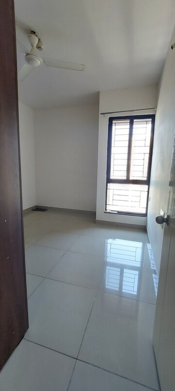 Room in 2.5 BHK Apartment at Nanded Lalit, Sinhagad Road – for Rent