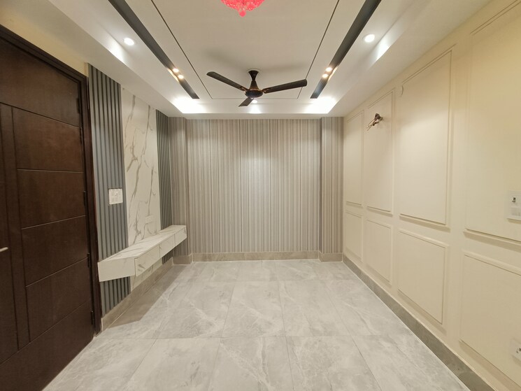 Room, uttam nagar west 4 Bedroom 125 Sq.Yd. Builder Floor In Uttam Nagar West Delhi 8041986