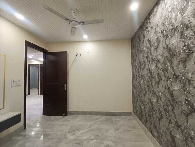 Room, uttam nagar west 4 Bedroom 125 Sq.Yd. Builder Floor In Uttam Nagar West Delhi 8041986