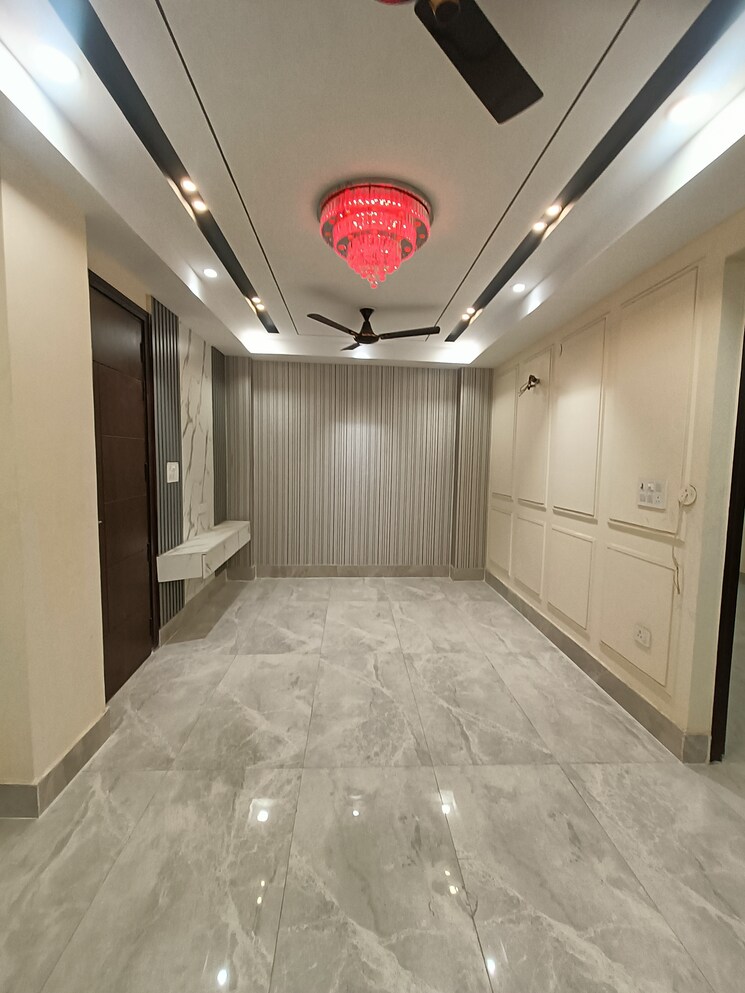 Bedroom, uttam nagar west 4 Bedroom 125 Sq.Yd. Builder Floor In Uttam Nagar West Delhi 8041986