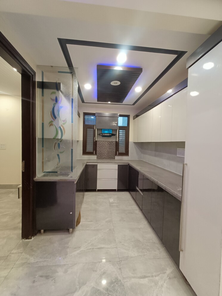 Kitchen, uttam nagar west 4 Bedroom 125 Sq.Yd. Builder Floor In Uttam Nagar West Delhi 8041986
